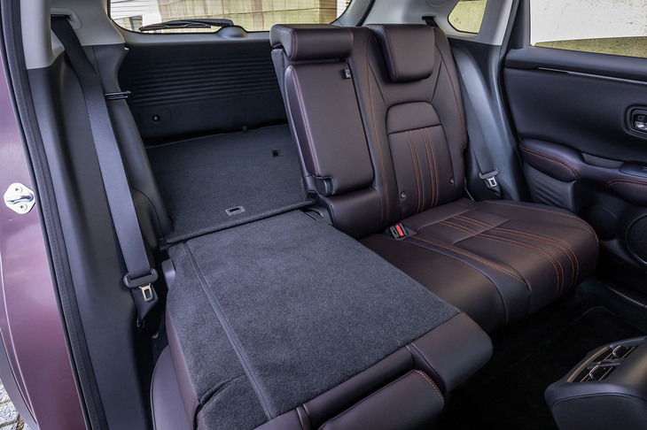 ホンダZR-V e:HEV Z(リアシート)