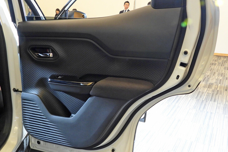 スズキeビターラZ(リアドアトリム)