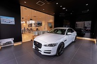 ジャガー・ランドローバー・アプルーブド足立で認定中古車を購入した際は、このハンドオーバールーム(納車室)で車両の受け渡しが行われる。