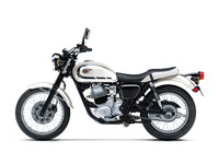 伝統的なバイクらしさが徹底追求された「W230」。車体色は写真の白系のほか青系が選べる。