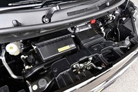 ターボで過給される直3エンジンは、2400rpmから最大トルク100N・mを発生。試乗車の場合、WLTCモードの燃費値は18.8km/リッターとなっている。