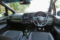 「ハイブリッドS Honda SENSING」のインストゥルメントパネルまわり。