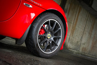 「スプリント」シリーズに標準装備される10スポークの鍛造アルミホイール。タイヤには「ヨコハマ・アドバン ネオバAD07」が装着されていた。