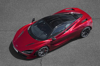 エンジン冷却用の空気は、ドアの上面に設けられたスリット状のエアインテークから取り込む。そのためボディーサイドにはインテークが設けられていない。