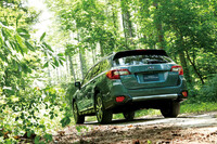 2014年10月に登場した6代目「レガシィ」に設定された「アウトバック」(写真)。BS型と呼ばれるこの世代で「ツーリングワゴン」が廃止され、セダンの「B4」とアウトバックにラインナップが整理された。