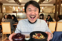 訪問後は近所のファミレスで、フォアグラ&チキンステーキ丼ランチ(890円+税)をいただき、心の底から満たされた筆者。