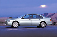 【写真上】「S60 T-5 Sport」
【写真下】「S80 T-6 TE」
※AWDとは、All Wheel Drive、つまり4輪駆動のこと