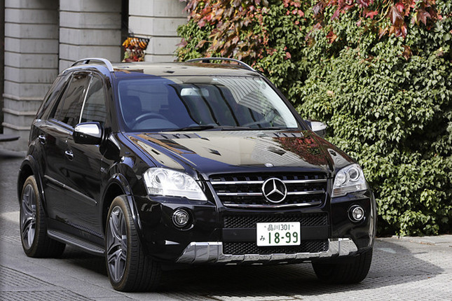 【スペック】ML63 AMG:全長×全幅×全高=4815×1950×1775mm/ホイールベース=2915mm/車重=2350kg/駆動方式=4WD/6.2リッターV8DOHC32バルブ(510ps/6800rpm、64.2kgm/5200rpm)/価格=1490.0万円(テスト車=同じ)