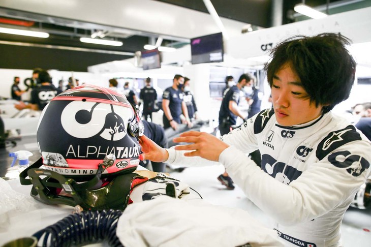 12月16日、角田裕毅(写真)が2021年シーズンにアルファタウリからF1デビューすることが正式に発表された。レッドブルとホンダのジュニアドライバーである角田は、F2選手権で今季ランキング3位となり、F1参戦に必要なスーパーライセンスポイントを手にすることができた。ホンダ参戦最後の2021年、小林可夢偉以来となる7年ぶりの日本人F1ドライバー誕生となる。(Photo=Getty Images / Red Bull Content Pool)