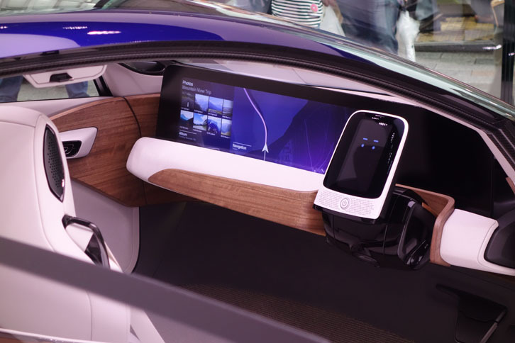 「IDSコンセプト」のインストゥルメントパネル。