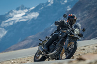 オンもオフも、ロングツーリングもスポーティーなライディングも楽しめる新型「ヒマラヤ」。マスの集中や適切なジオメトリーなど、基本設計のよさがそれを支えている。