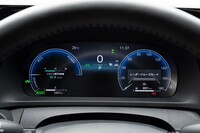 フル液晶式のメーターパネルは12.3インチの大型サイズ。最新世代ゆえに中央にナビゲーションなどを映し出せるようになった。