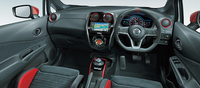 インテリアは基本的に「ノートe-POWER NISMO」と同様。専用ファインビジョンメーター(nismoロゴ入り)などを採用する