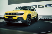 ジープのコンパクト電動SUV「アベンジャー」が上陸 発表記念の限定車も登場