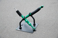 「トヨタ・ハイラックス」用の「エンデュラプロ」。世界展開する製品だけに、適応車種のバラエティーも豊富。国産車に加え、「BMW 5シリーズ」や「フォルクスワーゲン・ゴルフ」(5代目)用などもラインナップされる。