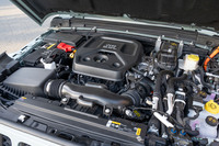 パワーユニットは2リッターターボエンジンに2つのモーター/ジェネレーターの組み合わせ。他のモデルと同じく、指定燃料はレギュラーガソリンである。