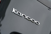 試乗車の「グリ・アーバン」を含め、6色のボディーカラーが用意された「リミテッド ディーゼルMT」。販売は400台限定で、発表直後に完売となった。