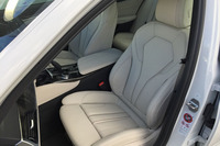 「BMW 540i xDrive Mスポーツ」のインテリア。