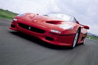 V8ターボエンジンを採用した過去2台のスペチアーレと異なり、自然吸気のV12エンジンを搭載した「F50」。最高出力は500PSオーバーとなる520PSを発生した。