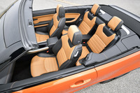 シート全景。「レンジローバー イヴォーク コンバーチブル」の乗車定員は4人となっている。日本仕様のハンドル位置は右側限定。