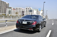 「S450エクスクルーシブ」のリアビュー。「AMGライン」のリアバンパーが、後ろ姿をスポーティーに演出する。