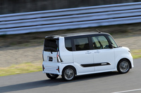 従来モデルより、多方面において大幅なブラッシュアップを果たした新型「タント」。ライバルひしめく軽トールワゴン市場でどれほどの支持が得られるかに注目が集まる。