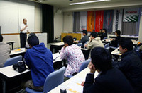 運転前、ステア特性(アンダー&オーバーステア)とアウディ・クワトロ(フルタイム4WD)システムの特性をレクチャー。
「ADE」で使用されるテスト車はすべてクワトロ仕様。レッスンにも“クワトロならでは”を感じられるメニューが盛り込まれているという。