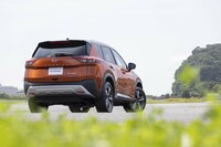 最高出力144PSの1.5リッター直3可変圧縮比ターボエンジンを発電用に搭載。フロントの駆動用モーターは204PSで、4WD車にはリアに136PSのモーターが積まれる。