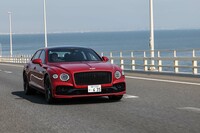 ACCやレーンキープアシストといった運転支援システムはオプション扱い。ヘッドアップディスプレイやナイトビジョンとともに、「ツーリングスペシフィケーション」(122万9100円)に含まれる。