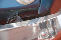 バンパーはメッキと着色、黒があるが、いずれも取り付け方法は同じ。