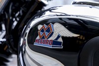 国産バイクの黎明期に名をはせ、1964年に惜しまれながら姿を消した名門、メグロ(目黒製作所)。「メグロS1」が発売された2024年は、同社の創業100周年にあたる。