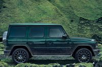 「メルセデス・ベンツGクラス」のサイドビュー。似たような形状のクルマでありながら、スポーティーな「ジムニー」と比べ、こちらはぐっと落ち着いた印象となっている。