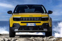 「アベンジャー」で唯一ジープっぽさを感じさせる、フロントマスクのセブンスロットグリル。 
	ほった「ひっきょう、既存のジープっぽくなくってもいいっちゃいいんですよ。かつての『ワゴニア』や2代目『チェロキー』みたいに、強烈なオリジナリティーがあれば」 
	清水「アベンジャーは、ヨーロッパコンプレックスの塊だもんねぇ……」