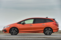 「ホンダ・ジェイド」の全高は、グレードにより1530mmまたは1540mm。多くの立体駐車場が利用可能となっている。