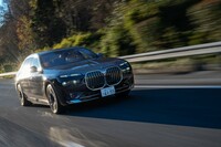 駆動方式は4WDで、フロントに最高出力258PSの、リアに313PSの同期式モーターを搭載。0-100km/h加速のタイムは4.7秒で、最高速は240km/h(リミッター作動)。