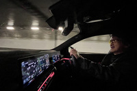 まずは助手席で術後の視覚を確認し、首都高の代々木PAで運転を交代。これに合格すればあと20年くらいカーマニア活動を続けられるだろう。その結果は?