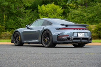 「ポルシェ911」の最上級モデル「ターボS」が、“992.2”と呼ばれる現行後期モデルにも設定された。「GTS」ゆずりのハイブリッドの採用がトピックで、システム最高出力711PS、システム最大トルク800N・mを実現している。