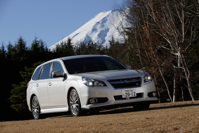 【スペック】レガシィツーリングワゴン 2.5i EyeSight tS:全長×全幅×全高=4800×1780×1520mm/ホイールベース=2750mm/車重=1560kg/駆動方式=4WD/2.5リッター水平対向4DOHC16バルブ(173ps/5600rpm、24.0kgm/4100rpm)/価格=368万5500円(テスト車=422万1000円/LEGACYマッキントッシュ・サウンドシステム&HDDナビゲーションシステム=50万4000円/ボディーカラー<サテンホワイトパール>3万1500円)