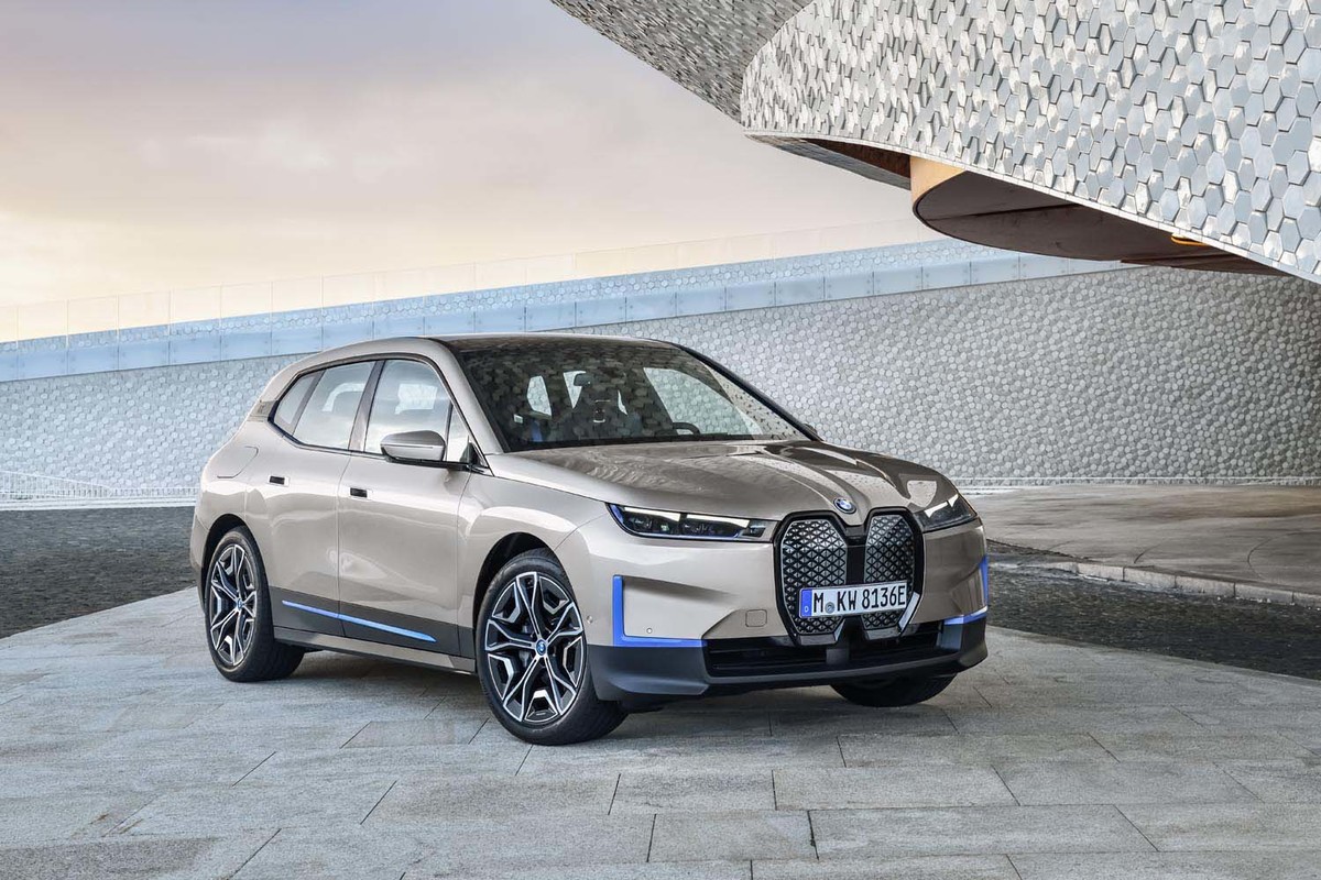BMWが新型電気自動車「iX」の概要を発表 日本市場にも導入を予定 