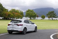 マイナーチェンジを受けた「ルノー・メガーヌ」。「インテンス」単一のグレード展開で、2021年8月に国内販売がスタートした。