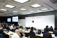 ホンダが四輪車の電動化を中心とした最新の取り組みとビジネスプランなどに関する発表を行った会見会場の様子。