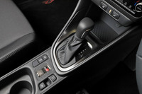 「RS」のトランスミッションには、10段の疑似ステップ変速機構付きCVTを採用。CVTでありながら、スポーツ走行でも有効に使えるほどにダイレクトな特性を備えている。