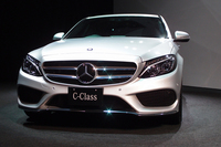 日本では2014年7月にデビューした現行型「メルセデス・ベンツCクラス」。マイナーチェンジ前のモデル(写真)は、いまでも十分魅力的。価格が安いとなればなおさらだ。