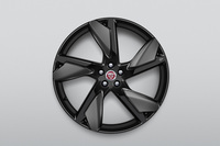 グロスブラックコントラストダイヤモンドターンド&サテンテクニカルグレイインサート付きの「22インチ鍛造“スタイル5117”5スプリットスポークアロイホイール」。