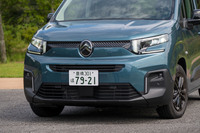 日本では2024年10月4日に発売された「シトロエン・ベルランゴ」のマイナーチェンジモデル。以前とは似ても似つかないフロントマスクに変わった。