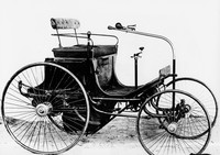 1890年にプジョーが製作した「クアドリシクル」こと「タイプ2」。世界初の複数生産モデルとなった。