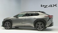 長いホイールベースと短いオーバーハングが印象的な「bZ4X」。エクステリアでは先進感とSUVらしい力強さの融合が表現されている。