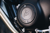 「トライアンフ・スピードツイン」にブライトリングとのコラボレーションモデルが登場の画像