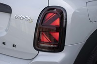 リアコンビランプは他の「MINI」シリーズと同じユニオンジャックをモチーフとした意匠に。