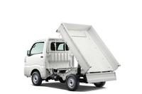 バリエーションモデルの豊富さも「ハイゼット トラック」の魅力のひとつ。写真の「ローダンプ」は、電動で上下する荷台を備えている。